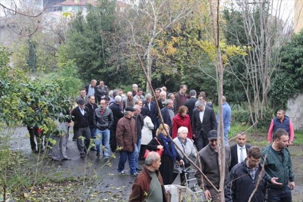 BURSA FEVZİYE PARKI`NDA KESİLMEK İSTENEN AĞAÇLAR İÇİN ÇEVRE VE ŞEHİRCİLİK BAKANLIĞI`NA DAVA AÇTIK